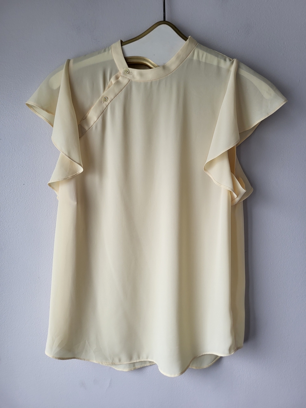 Aritzia Babaton Butter Yellow Feminine Flowy Ruffle Sleeve Short Sleeve Blouse